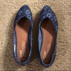 New in box Toms Blue Bleach Washed Denim
